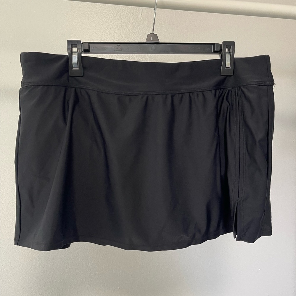 Craft & Barrow Black Swim Gold Mini Skirt